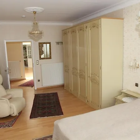 Apartment Mayener Jung Mayen